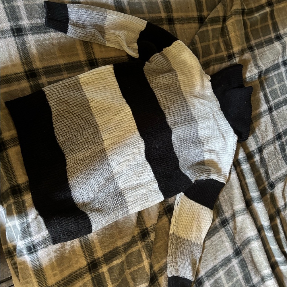 SHEIN Men's Black and White Turtleneck Sweater